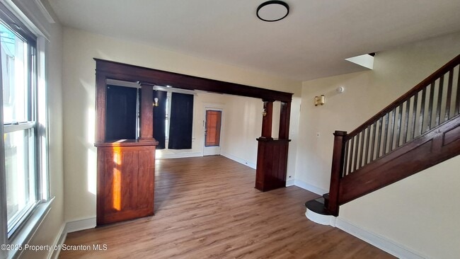 Building Photo - 909 Linden St