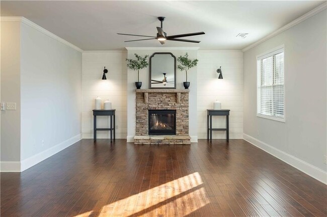 Building Photo - 5875 Chestnut Dr