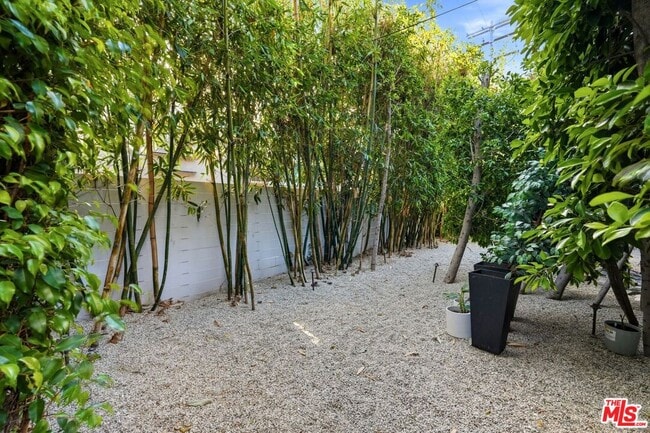 Building Photo - 612 Huntley Dr