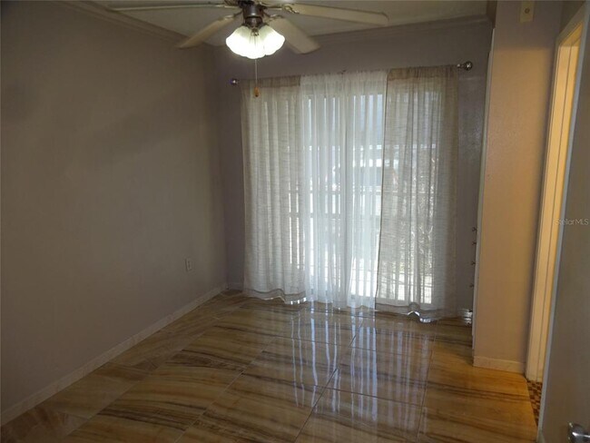 Building Photo - 123 BLUE POINT Way