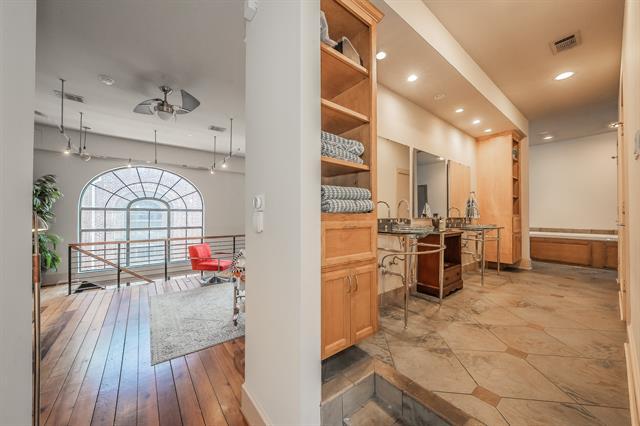 Building Photo - 3911 Gilbert Ave