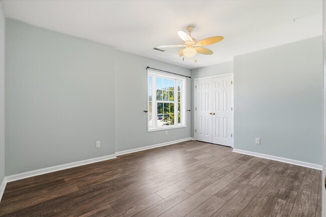 Building Photo - "Exquisite 4-Bed Sanctuary with Cozy Fireplace & Spacious 2,204 Square Foot Layout on Willoughby ...