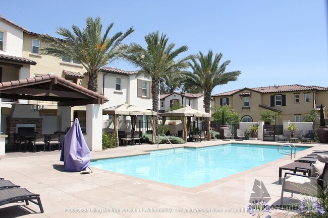 Building Photo - Beautiful Upgraded 3 Bd 3.5 Bth w/Large Bo...