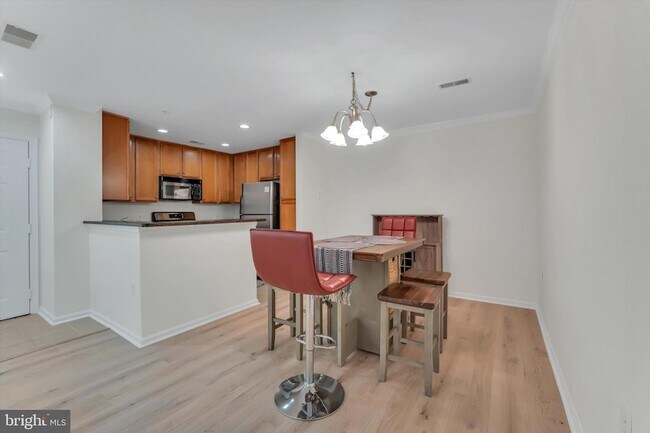 Building Photo - 1516 North Point Dr