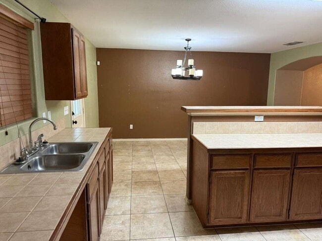 Building Photo - 613 Cuervo Dr