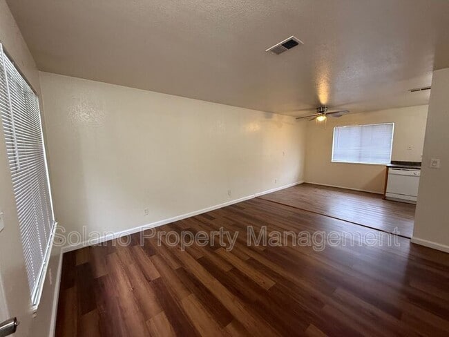 Building Photo - 307 California St