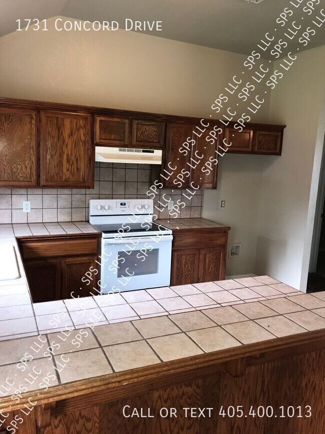 Building Photo - 1731 Concord Dr