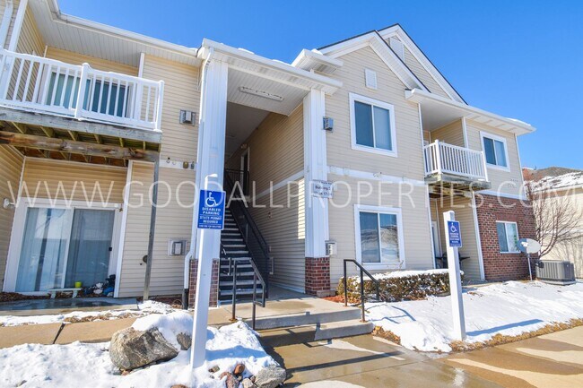 Building Photo - 2 Bedroom 2 Bath Condo with 1 car detached garage