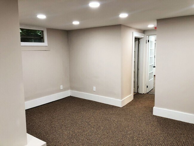 Building Photo - 4039 Kingston Pike