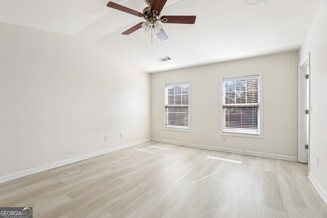 Building Photo - 5940 Bentley Way