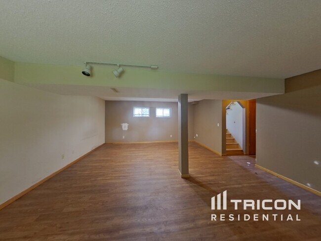 Building Photo - 2660 Roth Pl