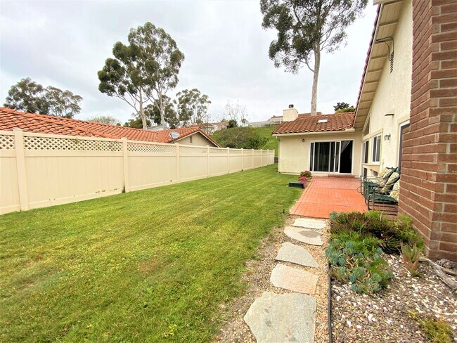 Building Photo - 3BR 3BA home, located in beautiful Solana Beach! Spacious layout with lush landscape