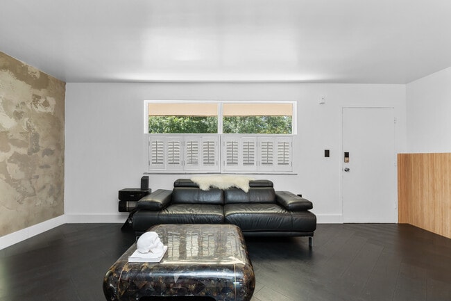 Building Photo - 651 NE 60th St