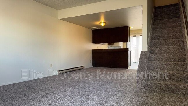 Building Photo - 25 Royal Crest Dr
