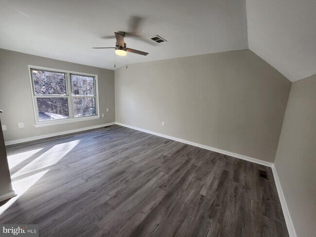 Building Photo - 5625 Reardon Ln