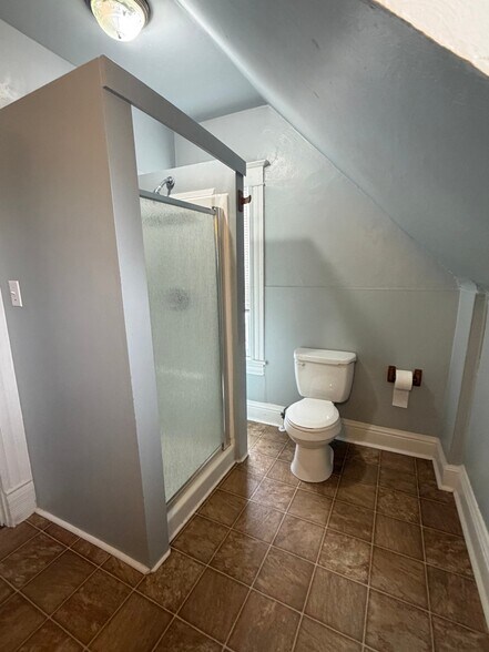 Building Photo - 616 W 6th St