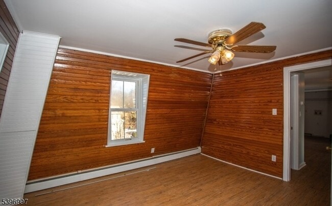 Building Photo - 848 River Rd