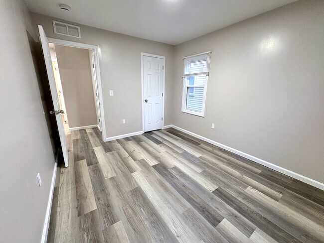 Building Photo - 8424 Jackson Ave