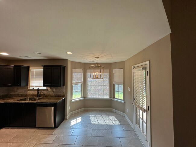 Building Photo - AVAILABLE NOW IN SOUTHAVEN! Spacious 4BR Home with Bonus Room & Fenced Yard