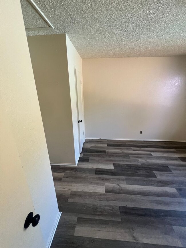 Building Photo - Oroville one bed one bath duplex for rent.