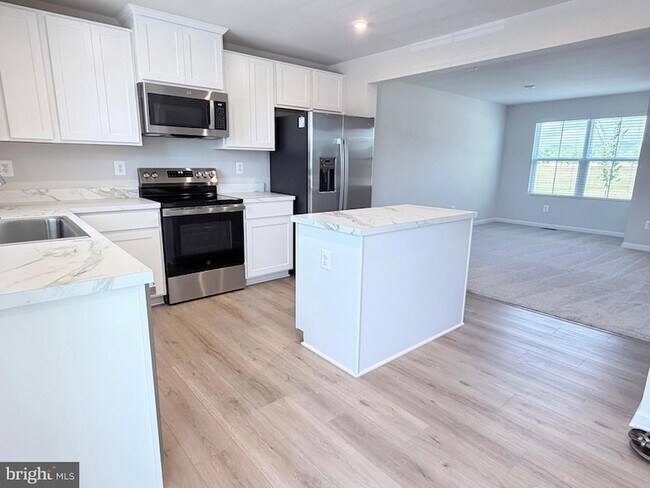 Building Photo - 785 Hisey Ave