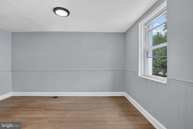 Building Photo - 153 W 21st St