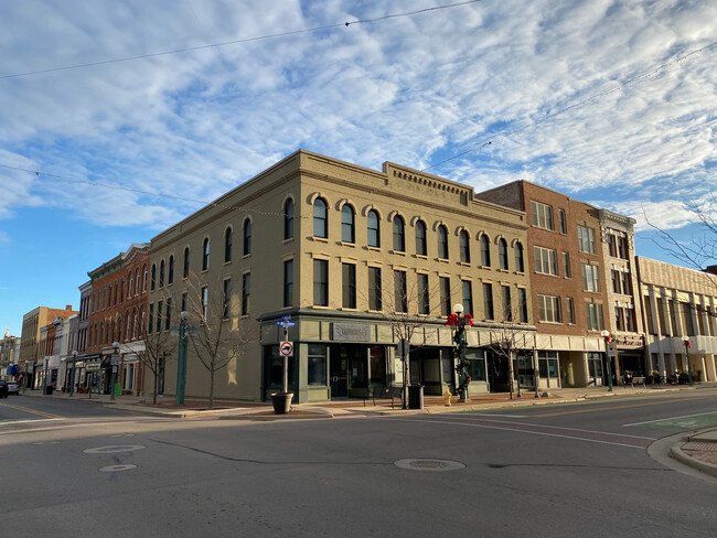 Primary Photo - 109 E Maumee St