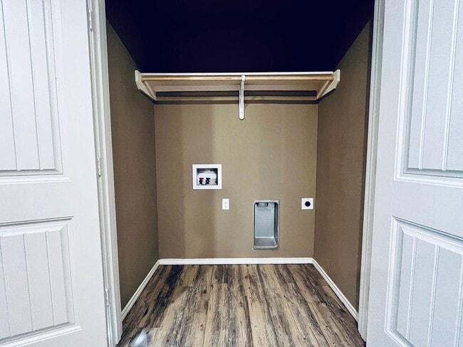 Building Photo - Cozy 3 Bedroom Home