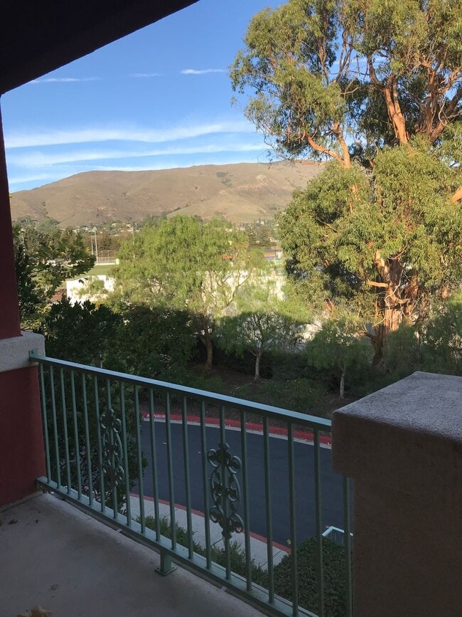 Building Photo - Groups Welcome! Nice Quiet Community One mile to downtown SLO