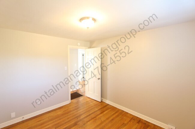 Building Photo - 448 20th Ave S
