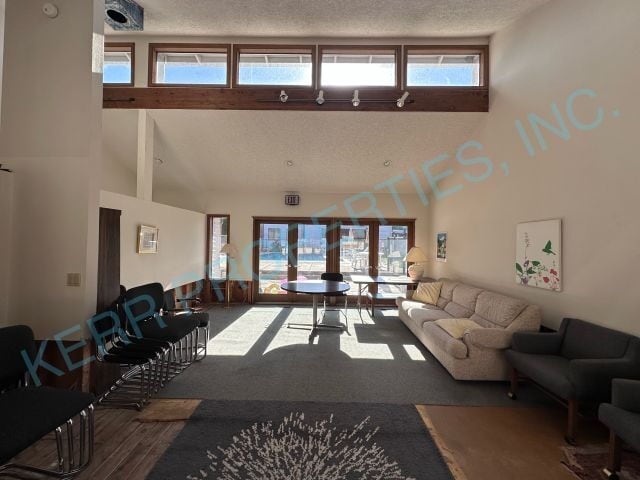 Building Photo - Charming 2-Bedroom / 2-Full Bathroom Condo Retreat in Happy Valley – Cozy Living Awaits!