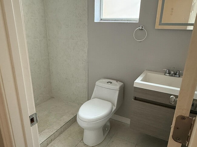 Building Photo - 3105 Medio Ct