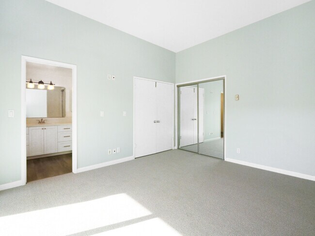 Building Photo - 405 2nd St