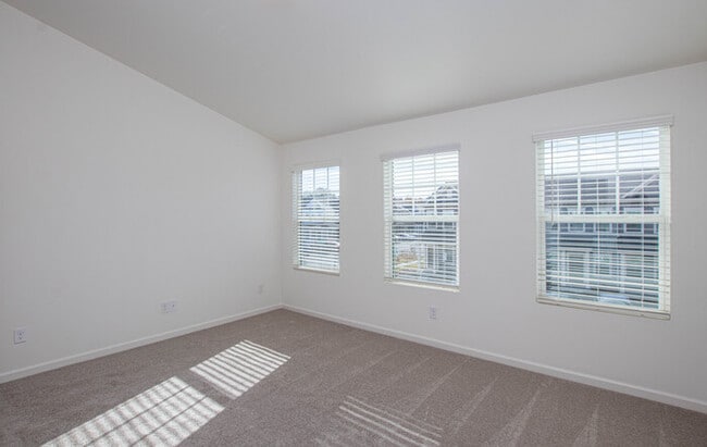 Building Photo - BEAUTIFUL 2 Bedroom Townhome in Midland - ...