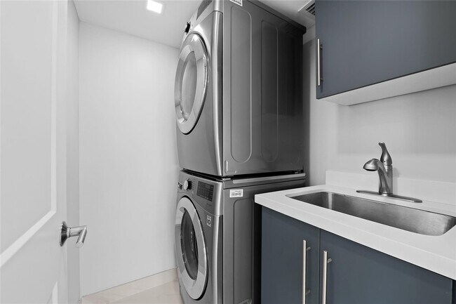 Building Photo - 3900 Galt Ocean Dr