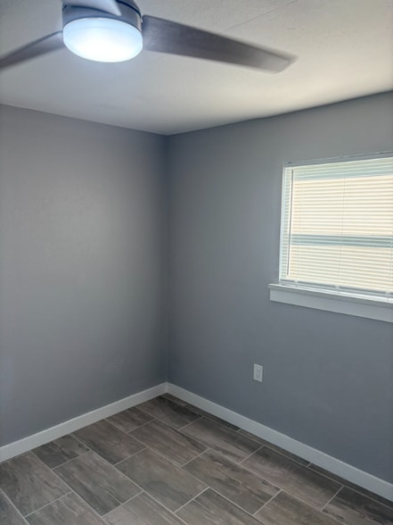 Building Photo - 519 Claride St