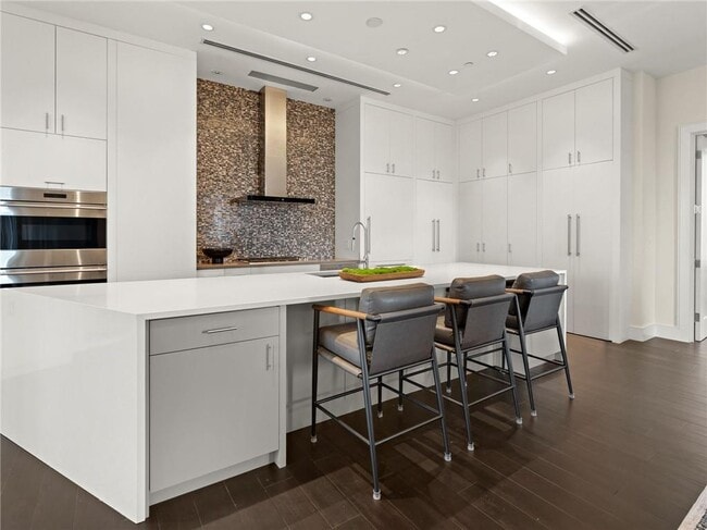 Building Photo - 3376 Peachtree Rd NE