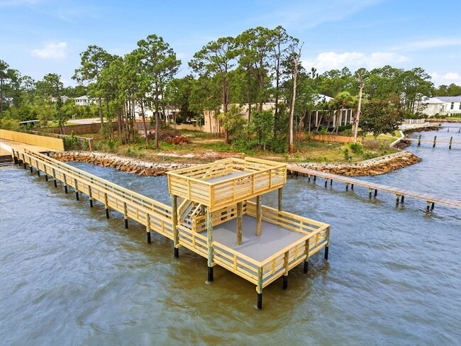 Building Photo - 627 Las Roblas Grande Dr