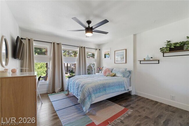 Building Photo - 2233 Versailles Ct