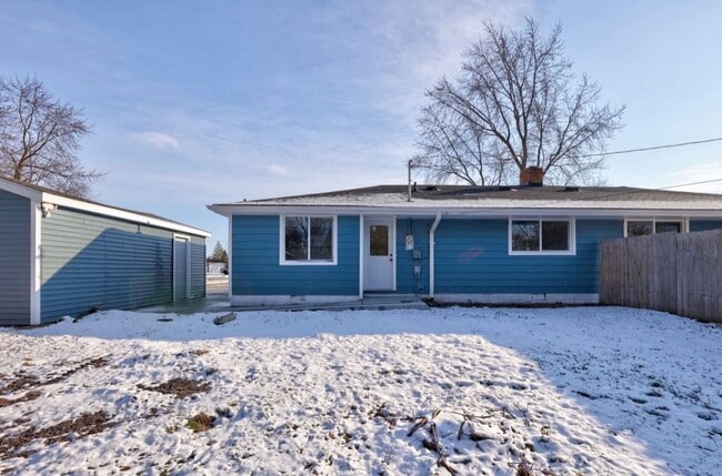 Building Photo - 2118-2118 Avalon Cir