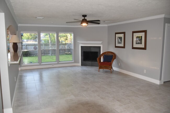 Building Photo - 1623 Stonehaven Village Cir