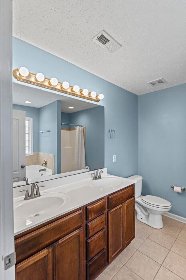 Building Photo - Beautiful home in great neighborhood!