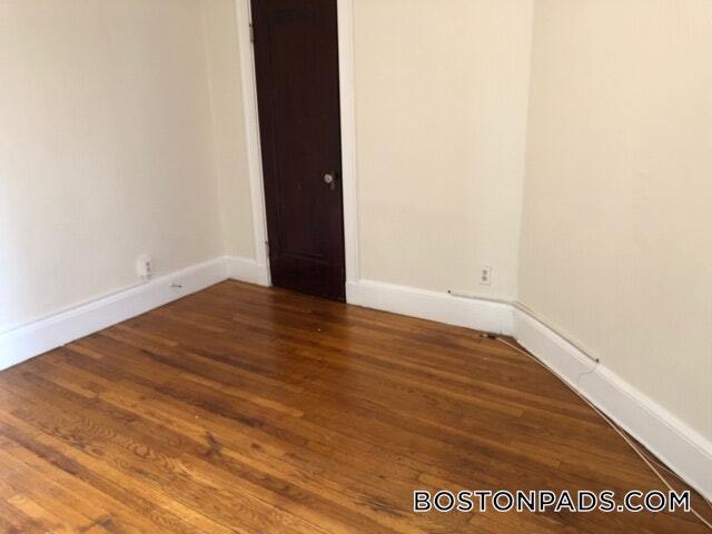 Building Photo - 53 Fellsway W