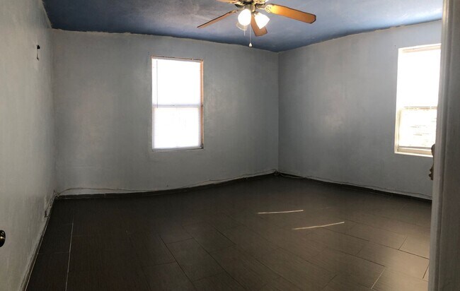 Building Photo - 2109 Poplar Ave