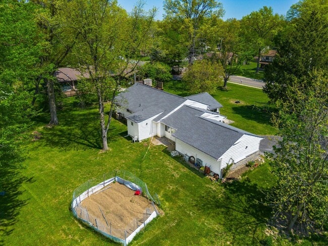 Building Photo - 711 Country Club Rd