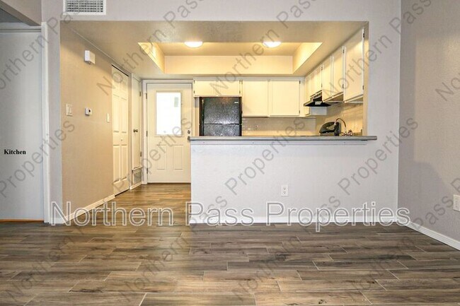 Building Photo - 5198 Viceroy Dr