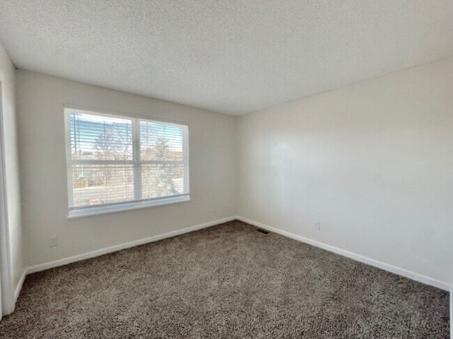 Building Photo - Renovated 2 Story Briargate Home with 3 Be...