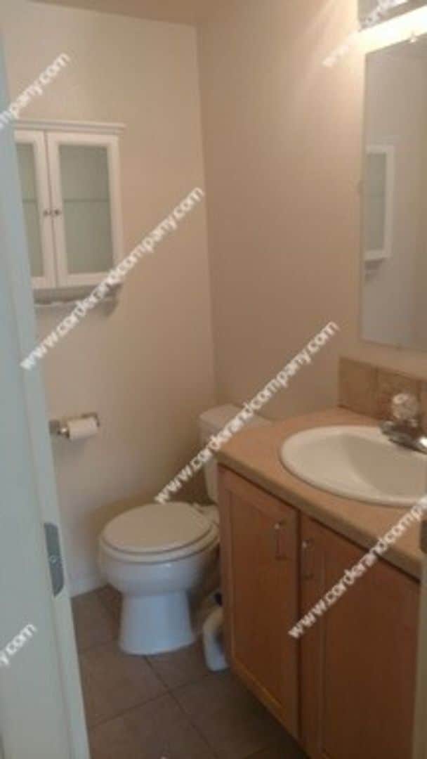 Building Photo - Beautiful Upstairs Condo, Spacious 2 Bedroom 1.5 Bathroom and 928 Sq Ft. In Nice Community, The P...