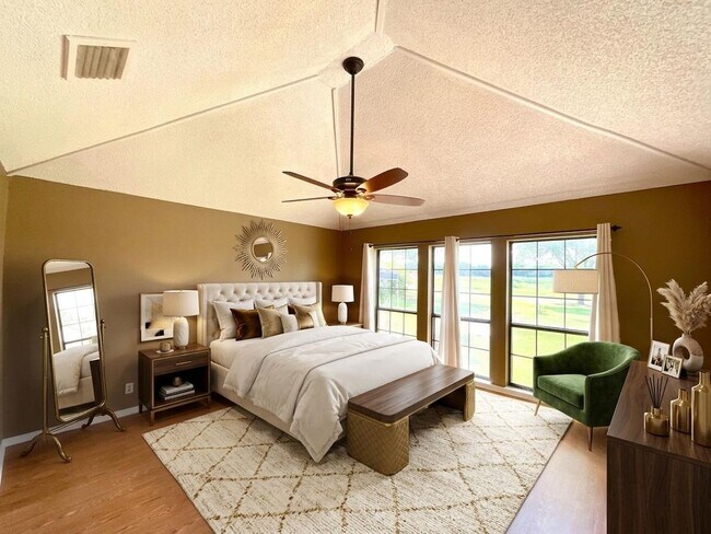Building Photo - *MOVE IN SPECIAL* 2 Bedroom Garden Style Villa Home In A Prime Location – Near Shopping & Dining!