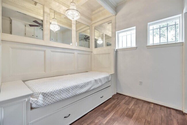 Building Photo - 4063 Breakwood Dr
